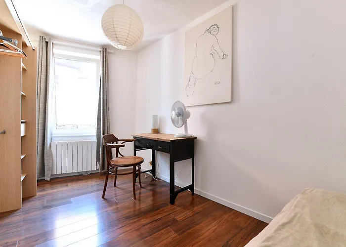 Les Cigognes Du Centre アパート